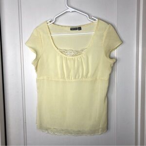 Apt.9 yellow blouse cap sleeves lace and pleating M/L